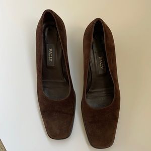 Bally brown suede heals